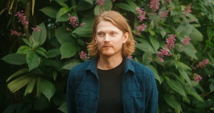 Stolen Serenades”: El Homenaje Poético de Noah Derksen a sus Influencias Musicales