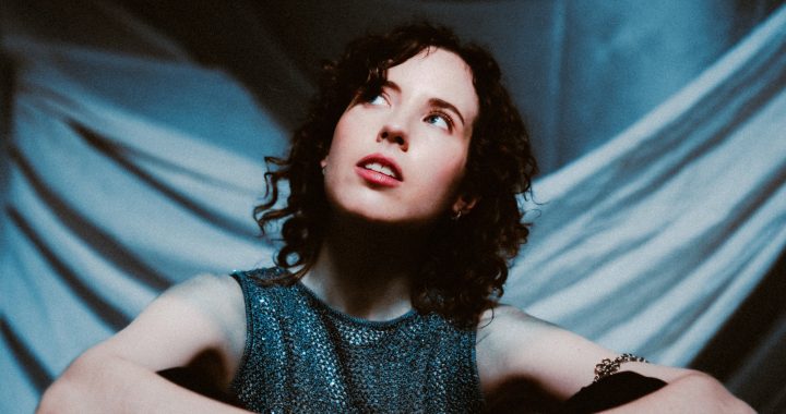 Isla Noon y “Easy”: Cuando la introspección se convierte en poder pop