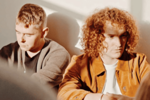 Ritmo, Alegria y Nostalgia: Seafret regresa con Wait