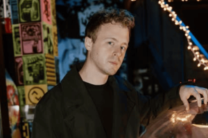 Un Pop Galáctico: Venture Boi con una Reimaginación de BENNIE AND THE JETS