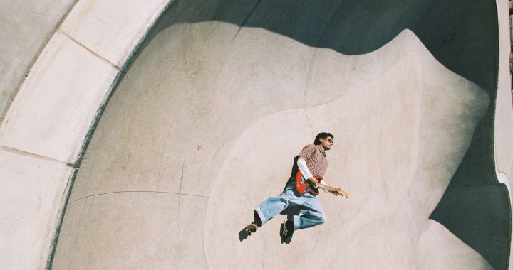 “Frío” de Hanz Ruiz: Nostalgia y Skateboards