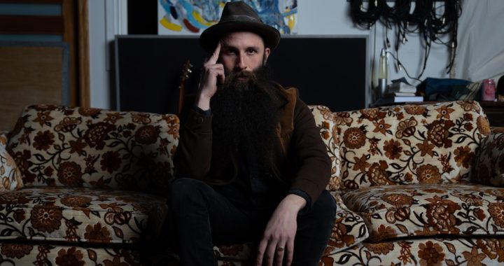 De Orange County al corazón del folk: La evolución sonora de Levi Robin