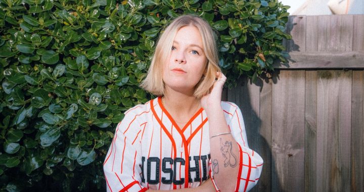 Romanie Rompe Barreras con su Sonido Más Oscuro en ‘Uh Oh’