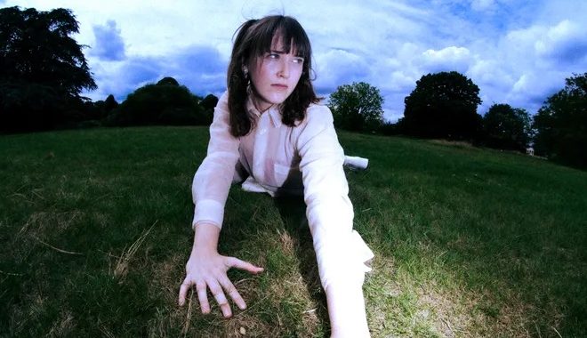 TUUDI y su vuelo entre tormentas con “Fallen Angel”