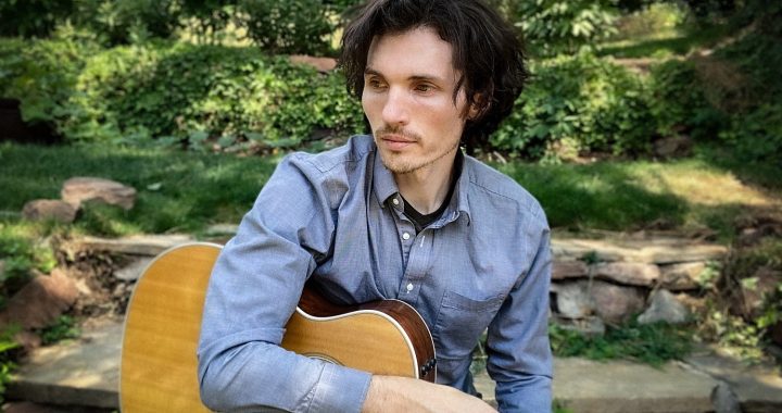 Un viaje emocional: Fragmented Night, el nuevo capítulo de Richard Tyler Epperson