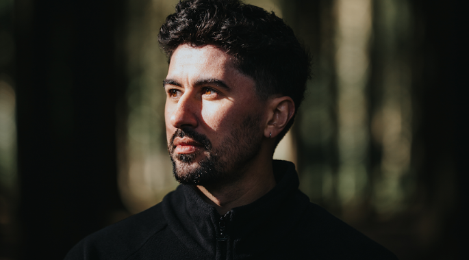 “Pheromone”: el deseo que arde en silencio, según Danny Addison
