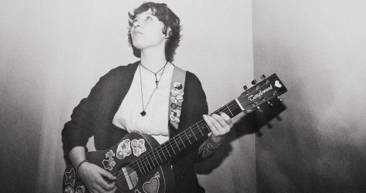 Trouser Dress: Vulnerabilidad queer con voz de ukelele y alma eterna