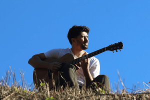 “Tribe”: La intimidad acústica que se transforma en estallido