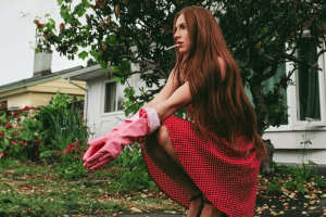 Sensualidad sin disculpas: Zoe Twist y su EP “Dumb Stuff”