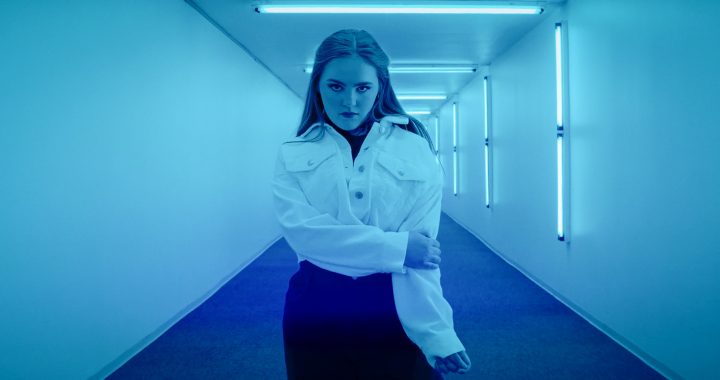 “Luces, Emoción, ¡Acción!: El Electro Pop Cinemático de Hanna Andréa y NUUD”