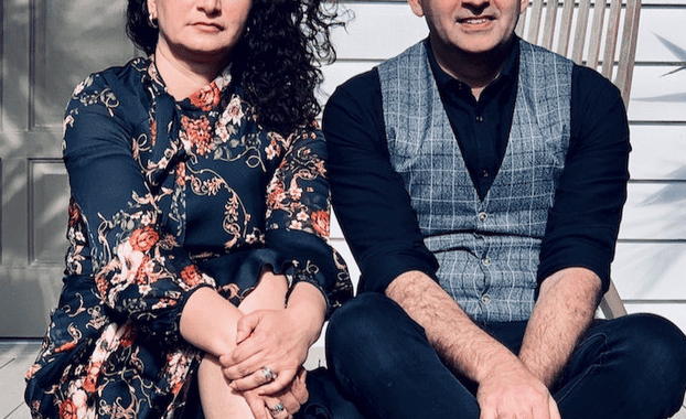 “Circles”: un viaje ochentero entre recuerdos y reencuentros