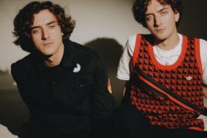 The Flints: El dúo gemelo que reinventa el pop psicodélico desde Manchester