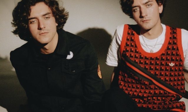 The Flints: El dúo gemelo que reinventa el pop psicodélico desde Manchester