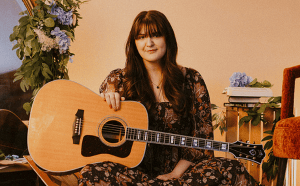 Cartas en forma de canción: Halley Neal y su nuevo proyecto