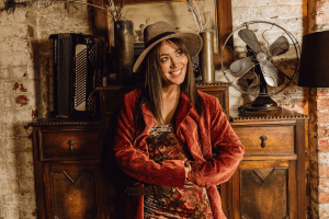 Kat Greta y el pulso retro de “Get Up & Go”