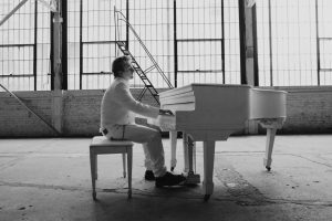 Love Ghost desnuda el alma con “Car Crash”