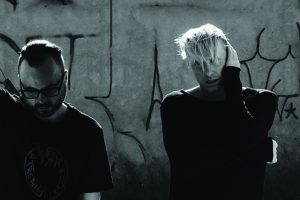 TRAITRS: El dúo canadiense que redefine el post-punk y el cold wave
