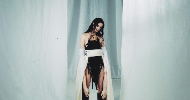 Tsar B: Virtuosismo Clásico y Electrónica en “Mrs. Impatience”