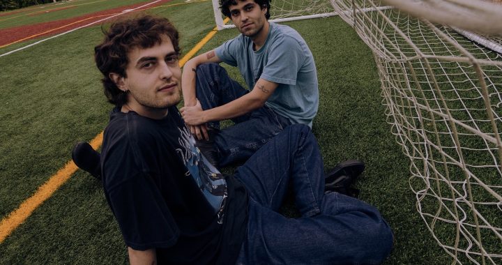 Joyer regresa con “At the Movies” y su esperado álbum On the Other End of the Line…