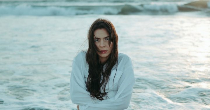 “Conversations” y más: el universo íntimo de Estella Dawn