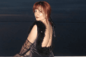 Kira Metcalf: La Voz Íntima en “Good”