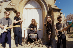 Curley y el Corazón Sincero del Alt-Pop