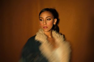 Yari M. irrumpe en la escena latina con su álbum debut Momentos