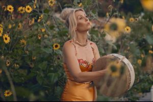 Andrea Magee se adentra en la introspección con su nuevo sencillo “Maybe I’m Ready”