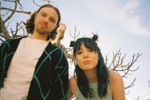 Livingmore celebra la libertad y la reinvención con su nuevo sencillo “Away Away Away”