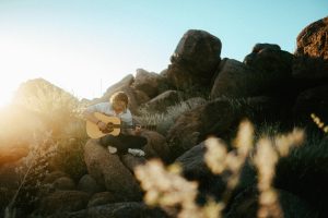 “Everything I Wanted”: el salto eléctrico de Evan Honer hacia una nueva libertad sonora