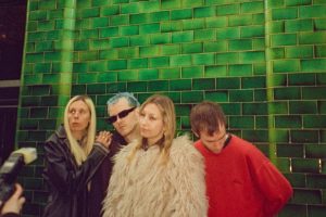 Coach Party regresa con “Nurse Depression”, un grito contra la obsesión por los números