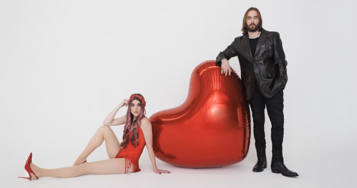 Alexandra John celebra el amor sin miedo en “Crazy Stupid Love”