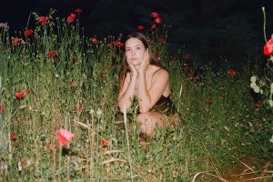 Katie Tupper y “Safe Ground”: un refugio emocional antes de Greyhound