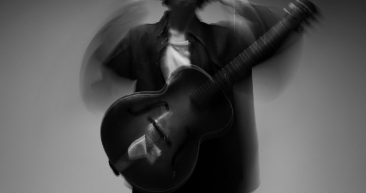 Quinn Oulton explora emociones y jazz contemporáneo en “Comfort Food”