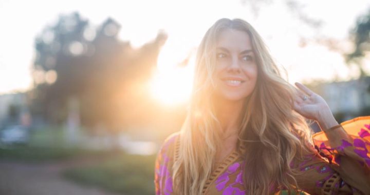 Cinzia y “Tidal Wave”: electrónica cinematográfica para el despertar interior