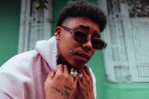 Entre pétalos y beats: el nuevo capítulo de Jhosy en “Flor De Lotto”