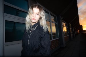 Antonia XM y Kenji Araki lanzan Nochmal, un viaje oscuro y electrónico por la ciudad