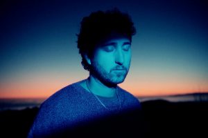 ARK IDENTITY se sumerge en la introspección con “Fading Light”