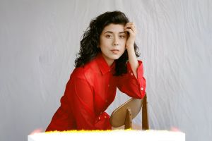 Daniela Andrade: la voz hondureño-canadiense que transforma la vulnerabilidad en arte con “Oda”