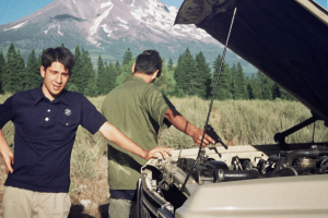 Amores Vigilantes y “Make Like McQueen”: El rock rústico que engancha al instante