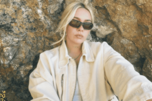 “Mother Mary” en voz de SHE: Un viaje íntimo entre pop y folk