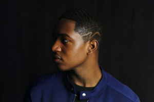 Issac Ryan Brown enciende el pop con el brillo irresistible de “Lipstick”