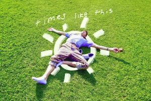 informal. presenta “timeslikethis”, una exploración electrónica entre bass house y energía melódica