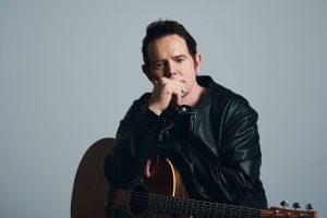 Blues, pasión y honestidad: así suena Hold Me Love Me Tell Me de Merv Pinny