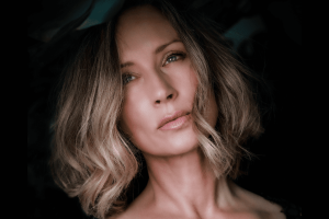 El Regreso de Astara Black con la Hermosa Atmósfera de Take Me With You