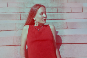 Marlen Tjøsvoll regresa con una emotiva pieza sobre amores que no se olvidan