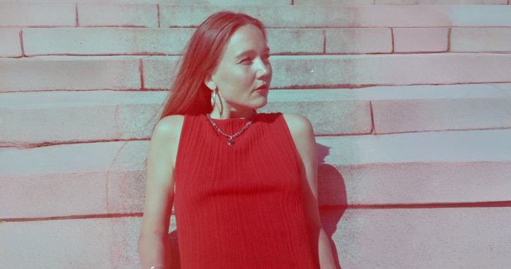 Marlen Tjøsvoll regresa con una emotiva pieza sobre amores que no se olvidan