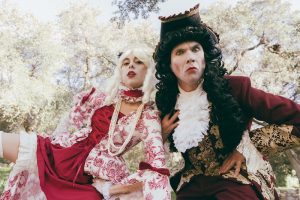 Glam rock con identidad: DAME deslumbra en Wrong Place, Wrong Time