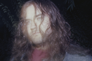 Entre el Silencio y la Nostalgia: Dillan Witherow y el Arte de Recordar