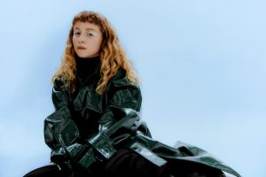 Moyka y “Stay”: synth-pop emocional desde los bosques de Noruega